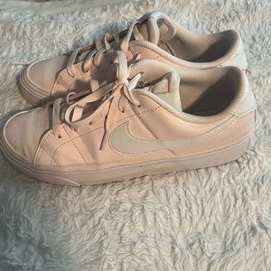 Nike Womens Court Legacy Low Top